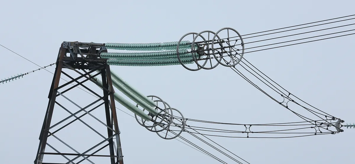 High-voltage glass insulators operating reliably in extreme weather and environmental conditions.