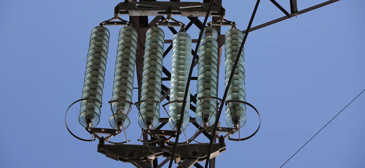 High-voltage glass insulators operating reliably in extreme weather and environmental conditions.