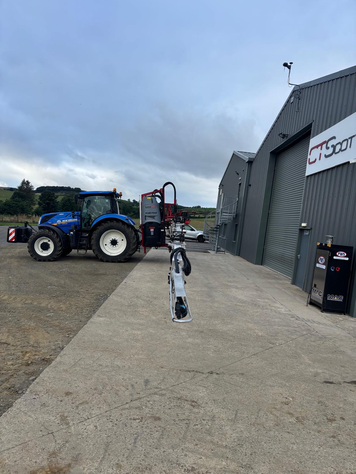 Landquip Rear Fold 28 M Sprayer