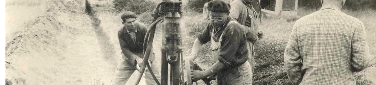 Photo d'archive de la pose d'un gazoduc
