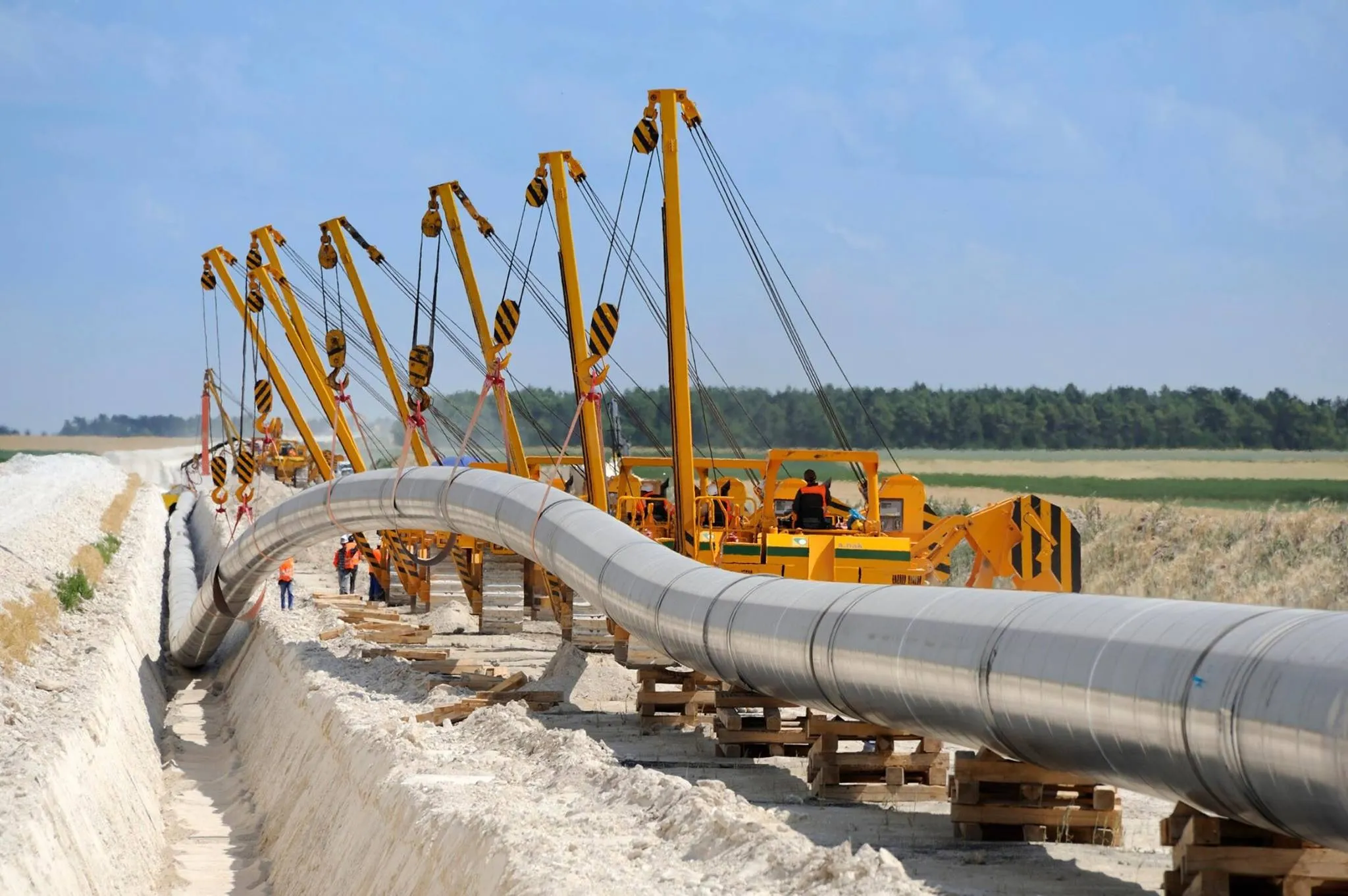 Mise en fouille d'une canalisation par des engins de pose