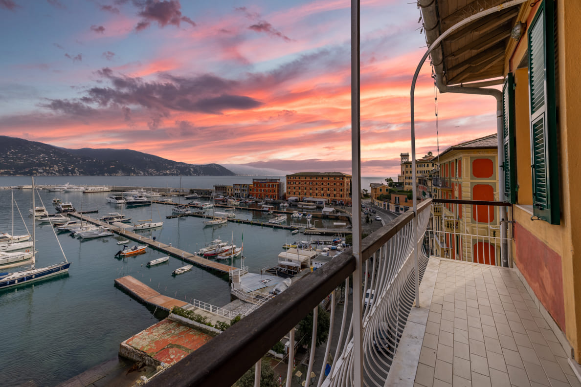 Appartamento su due piani con vista mare