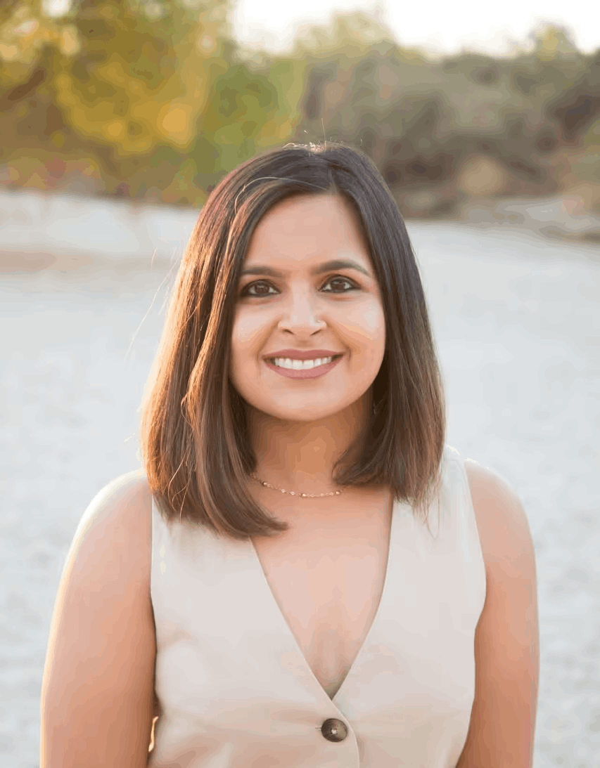 Portrait of a smiling woman with shoulder-length hair outdoors
