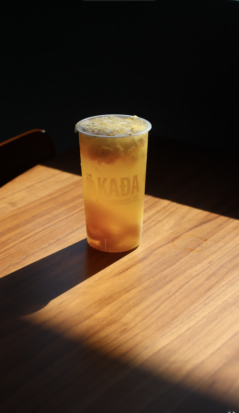 Chrysanthemum lychee green tea with floral and fruit flavors