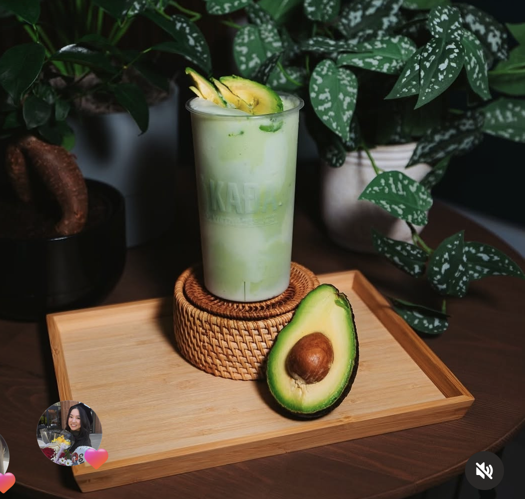 Avocado smoothie in a KAĐA cup garnished with fresh avocado