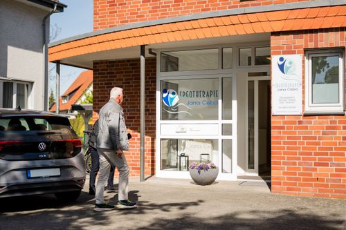 Therapeutin mit Kind