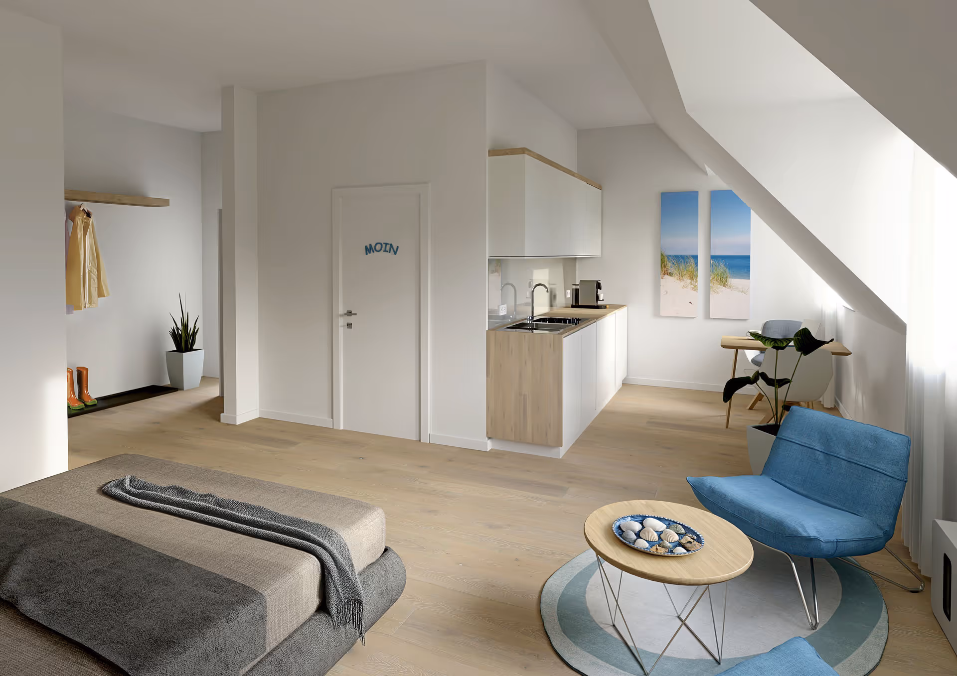 Modernes Apartment mit Küchenzeile, blauem Stuhl, Bett und Strandbildern an der Wand.