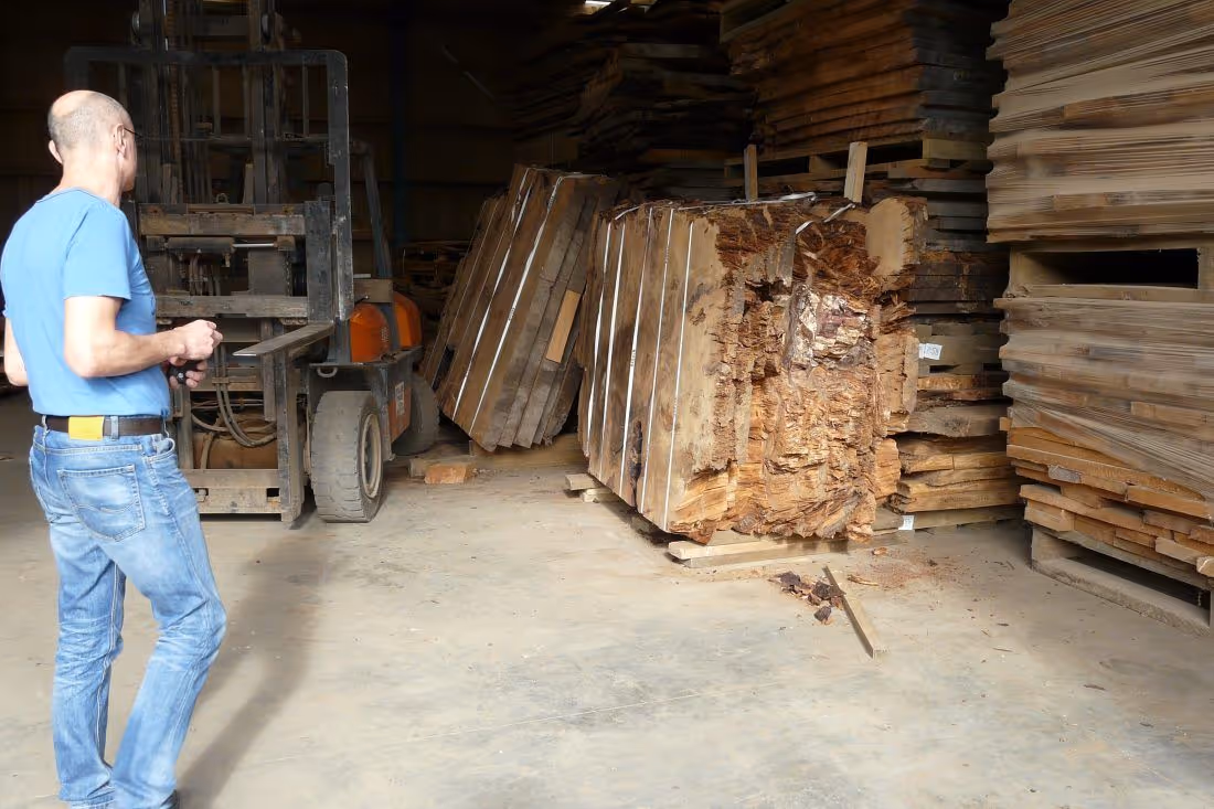Von Beaupoil persönlich ausgewählte Ancient Kauri Wurzelholz Tischplatten für außergewöhnliche Collectible Design Möbel und Tische als funktionelle Kunst