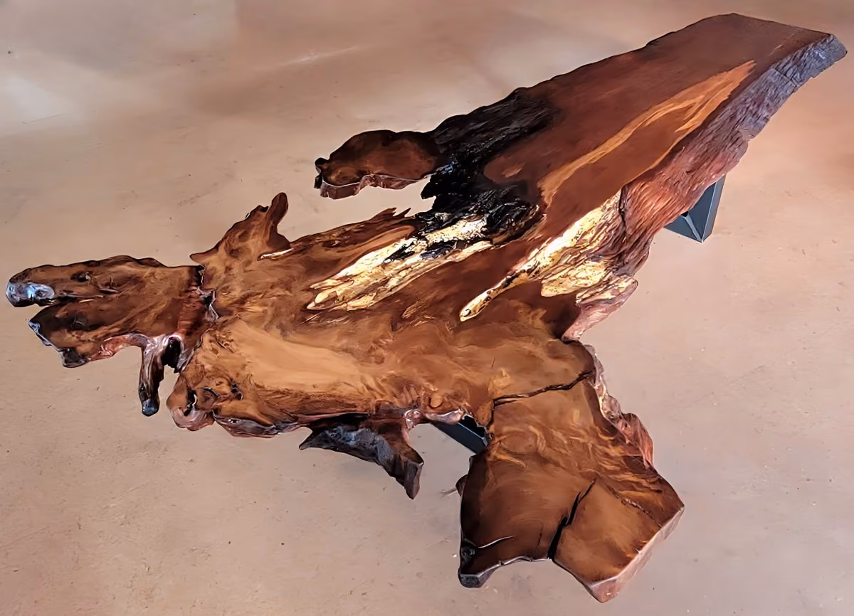 Außergewöhnlicher Konferenztisch mit Baumkanten aus seltenem Kauri Massivholz mit Bernstein als Collectible Design Möbel oder Skulptur mit Sammlerwert