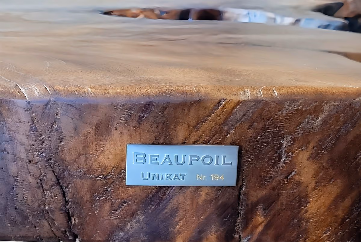 Außergewöhnliches Sammlerstück zwischen Kunstobjekt und funktionale Kunst als Unikat Collectible Design Möbel und one-of-a-kind  Konferenztisch