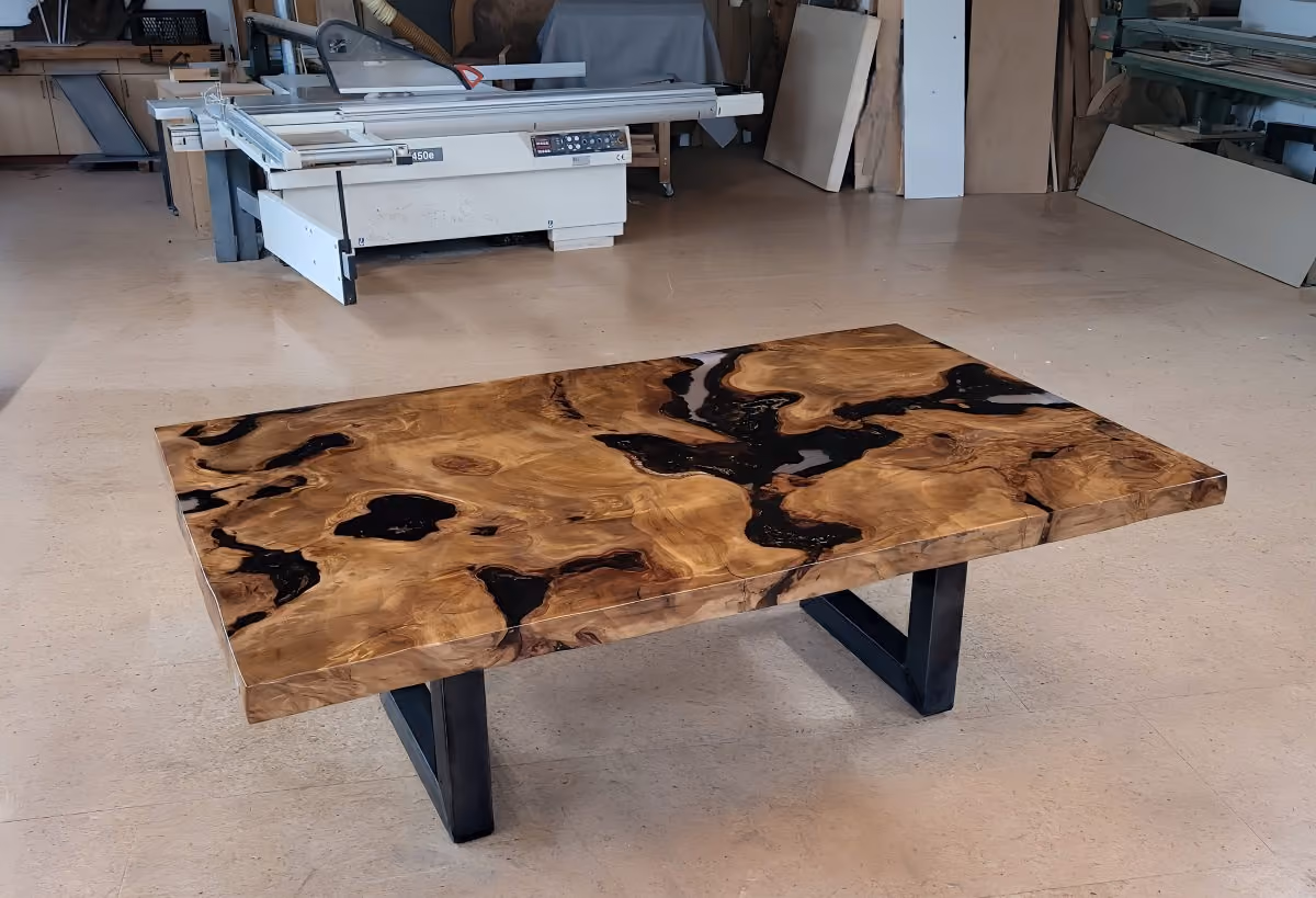 Exklusiver Esstisch zwischen funktionaler Kunst, Werk, außergewöhnlichem Collectible Design für Wohnarchitekturen, Gallery Interiors oder privaten Sammlungen