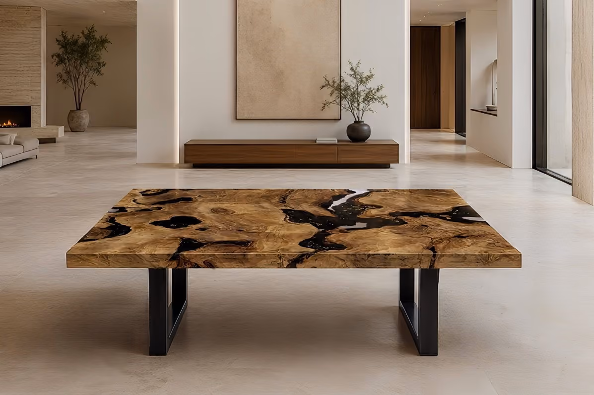 Exklusiver Esstisch und funktionales Einzelstück aus Holz in Schweiz als Collectible Design für skulpturalen Wohnarchitekturen, Galerie Interiors oder privaten Sammlungen