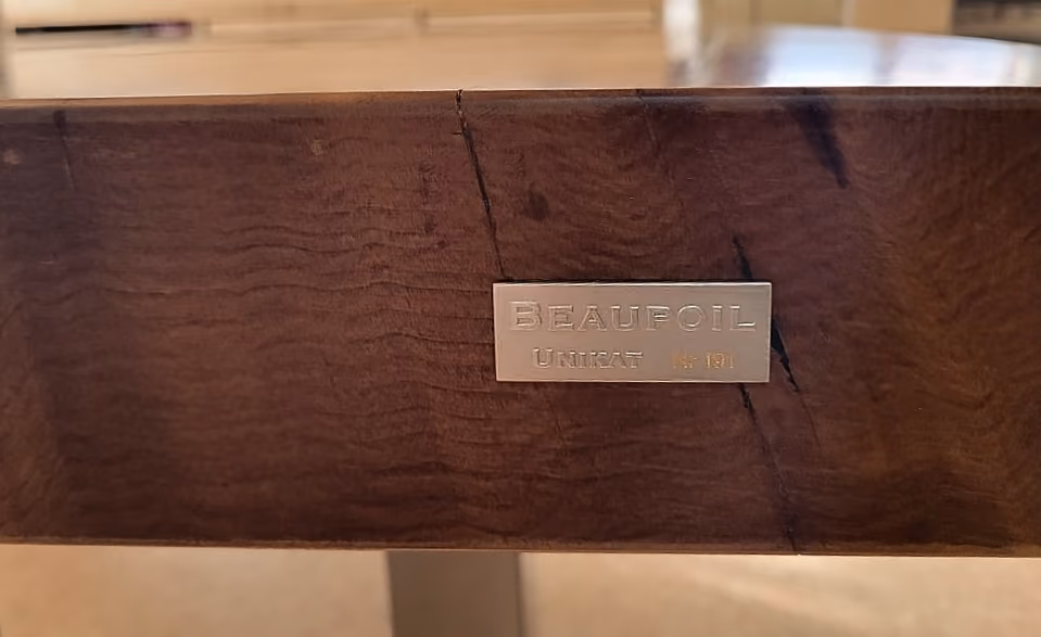 Plateau unique d'une table à manger sculpturale en bois de racine de kauri ancien, pièce unique de mobilier de collection signée Beaupoil