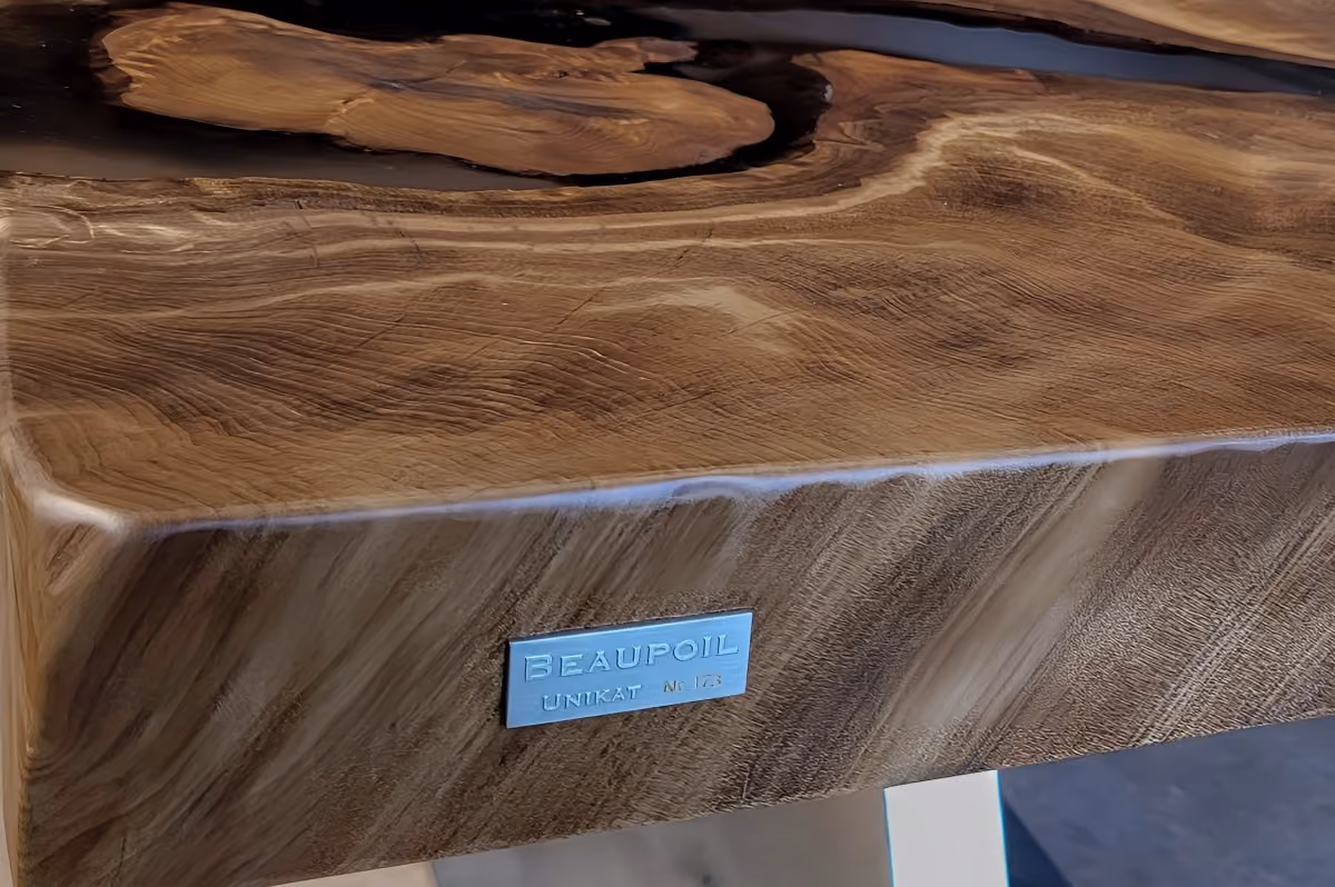 Unikat Sigel eines Designtisches und außergewöhnlichen Möbels mit Bernstein und Rinde aus Ancient Kauri als skulpturales Collectible Design Objekt