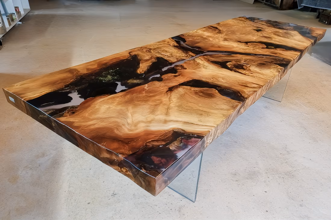 Handgefertigter Kauri Unikat-Esstisch in Werkstatt in Deutschland als Collectible Design Möbel, Werk und Kunst- und Designobekt mit Qualität