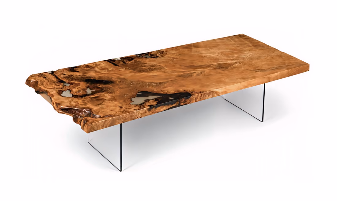 Table de collection unique, conçue par un designer, réalisée à partir de bois massif de racines et de troncs d'arbres vieux de 28 000 ans, dotée de pieds en verre filigranés et d'un élégant plateau en résine époxy