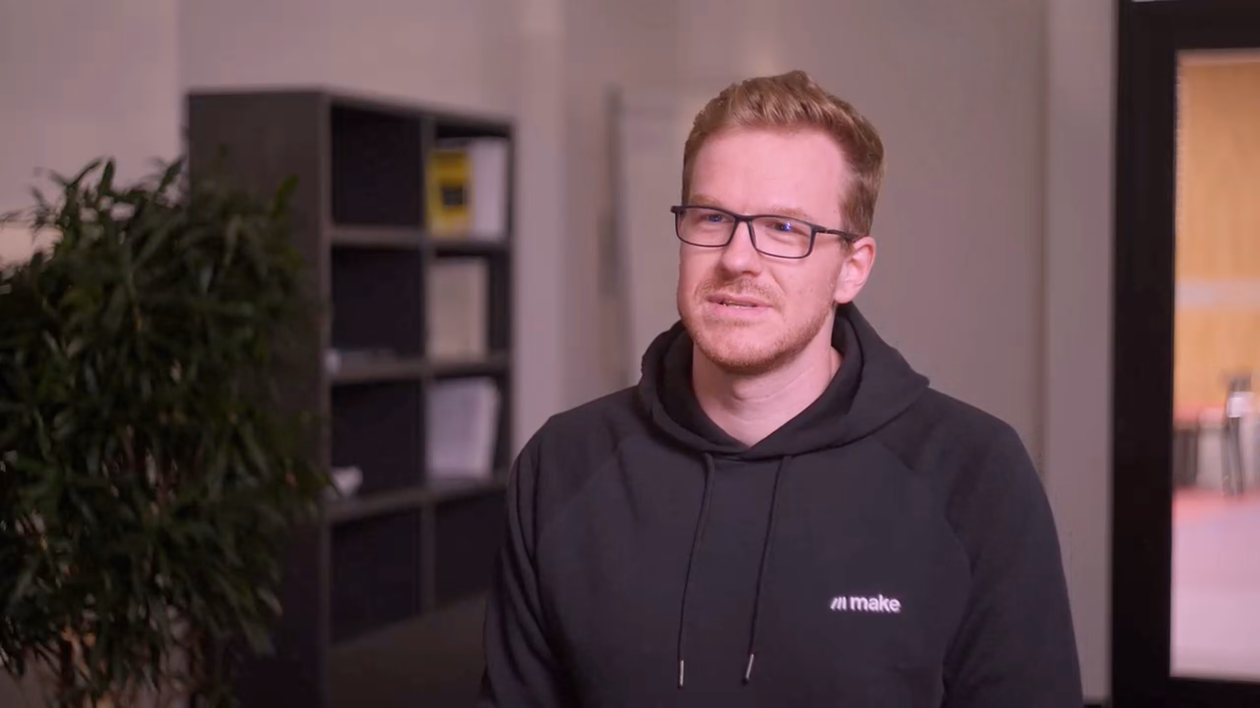Make presenter in a product demo video