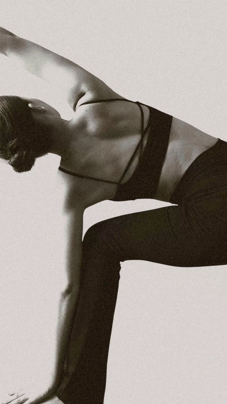 Mujer entrenando fuerza