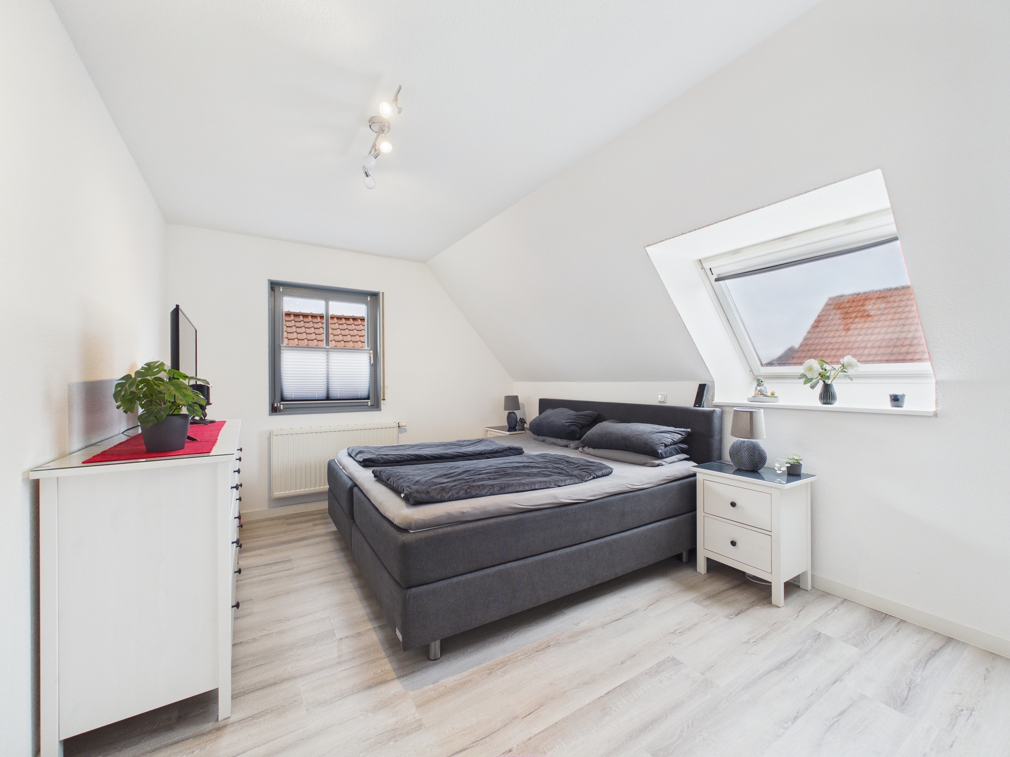 Modernisiertes Einfamilienhaus mit Garten und Doppelgarage in Oesselse 7