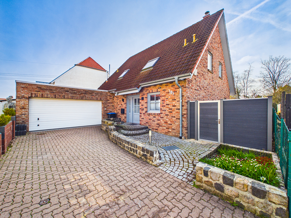 Modernisiertes Einfamilienhaus mit Garten und Doppelgarage in Oesselse 13