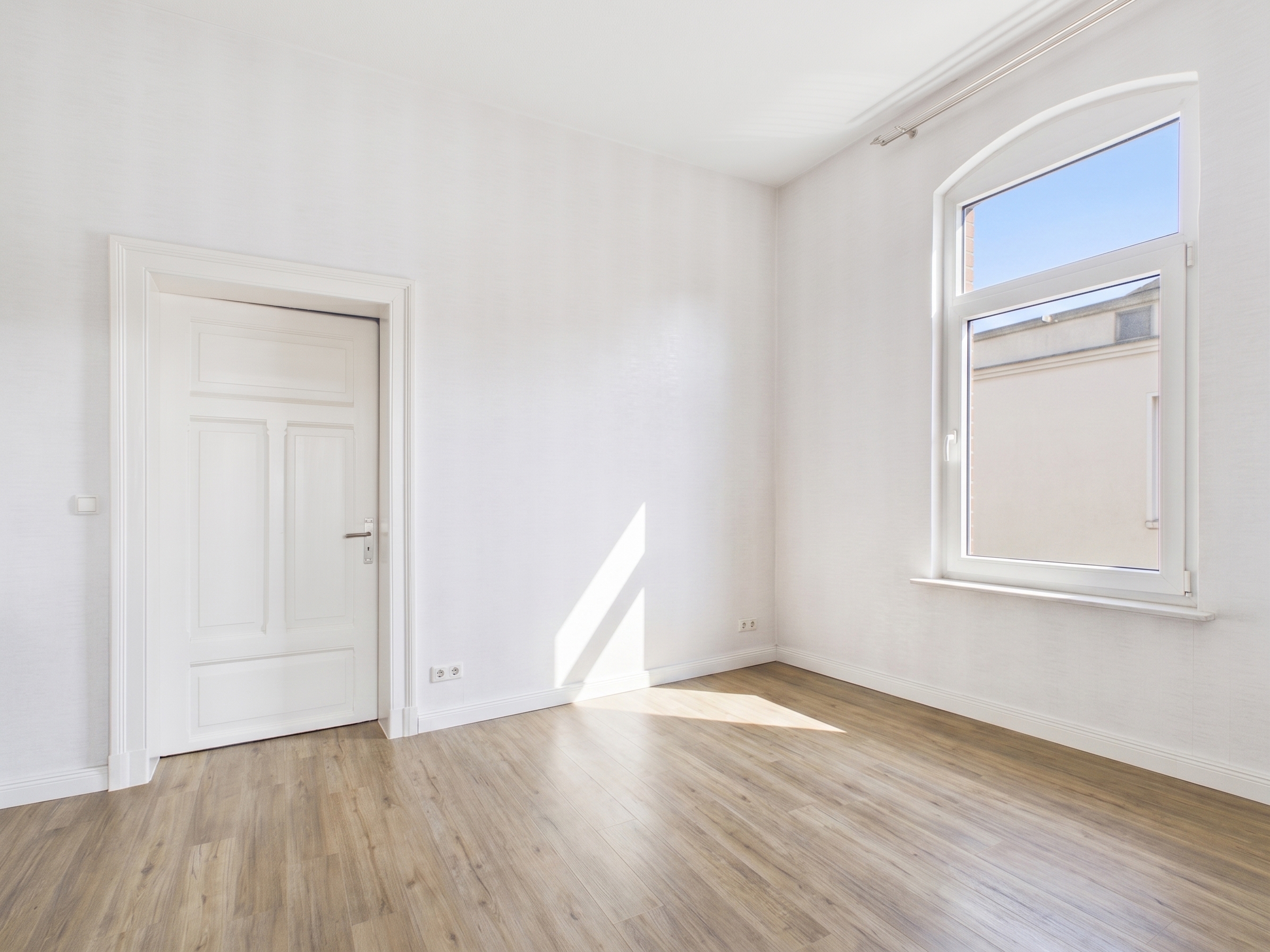 Sonnige Altbau-Wohnung mit 4,5 Zimmern mitten im Zentrum von Sehnde sucht neue Mieter! 6