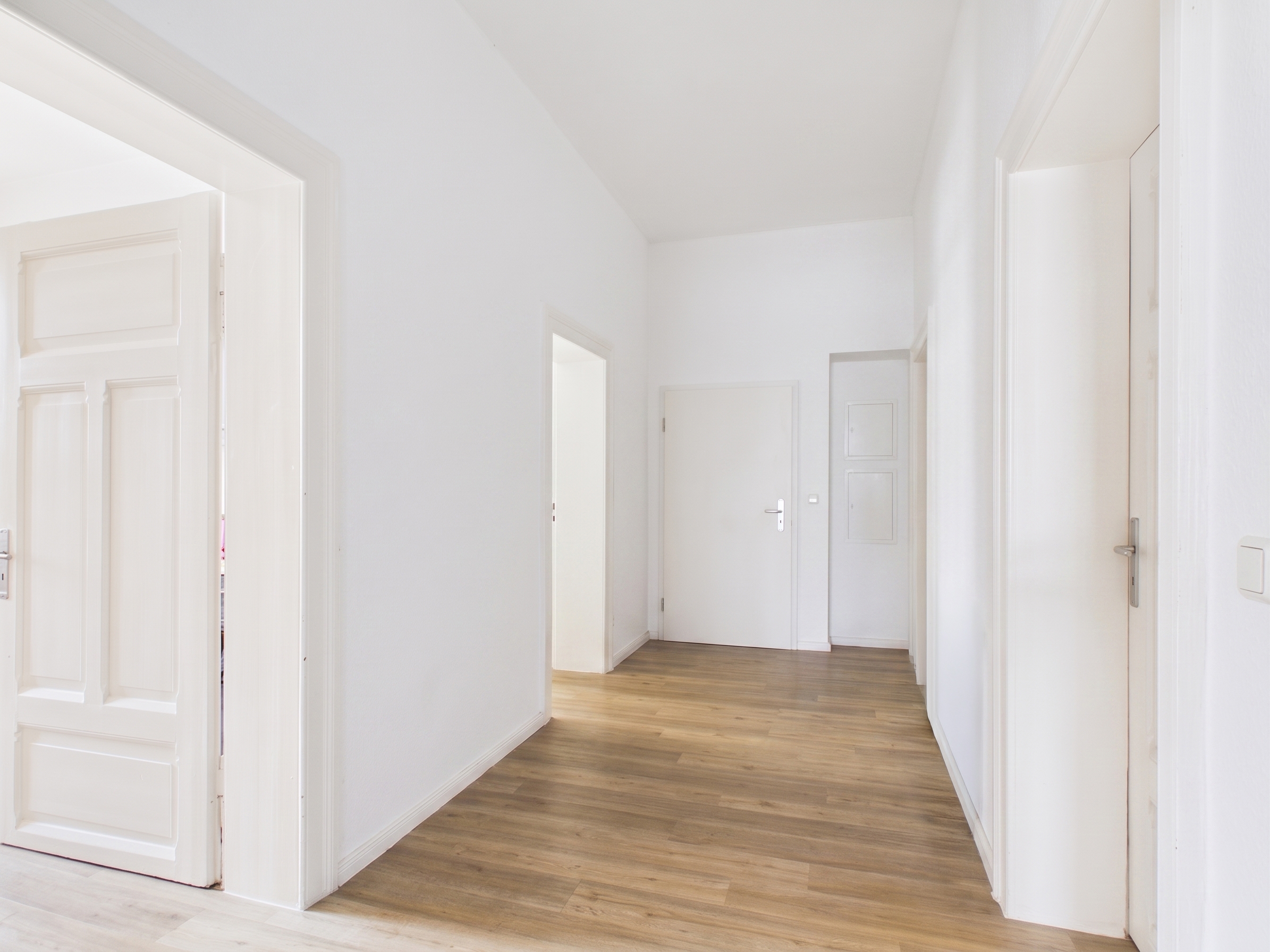 Sonnige Altbau-Wohnung mit 4,5 Zimmern mitten im Zentrum von Sehnde sucht neue Mieter! 2