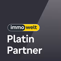 Immowelt Platin Partner logo on a dark gradient background.