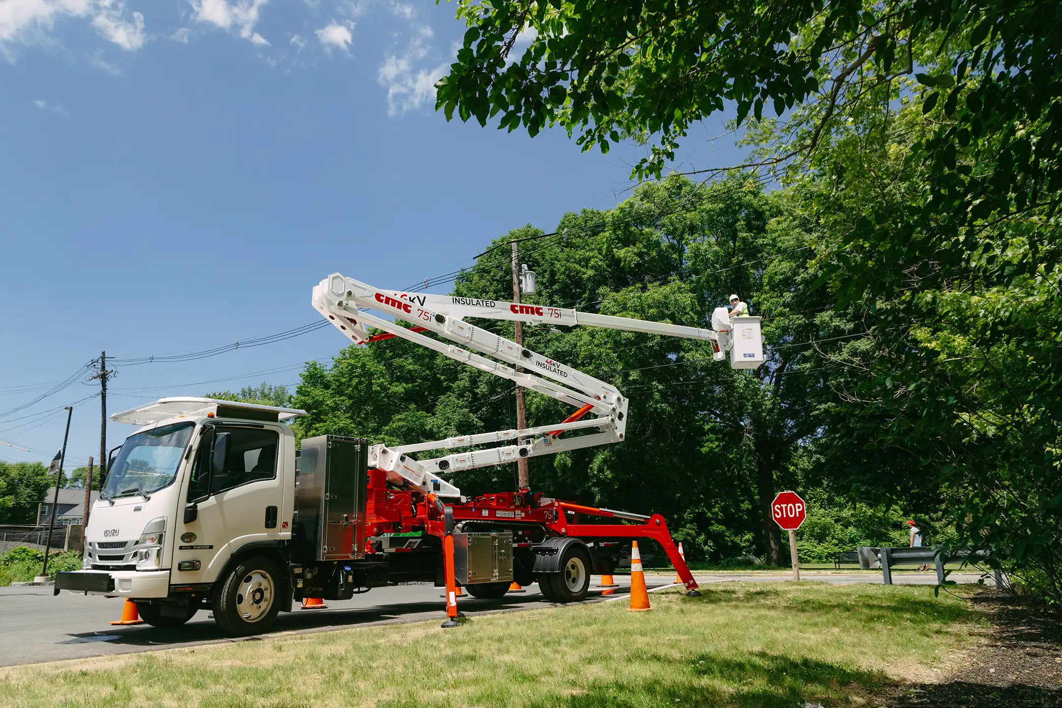CMC 75i on Isuzu Lift Carrier