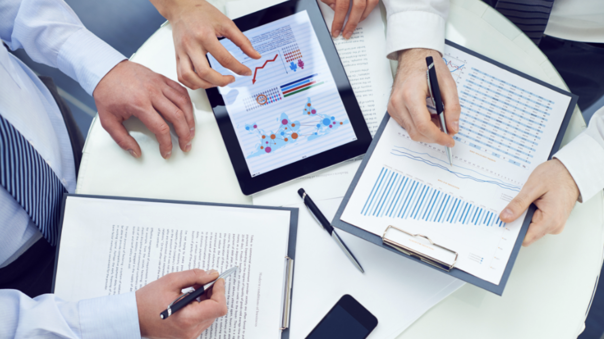 Learn contract management strategies to improve compliance, reduce risks, and speed up workflows.