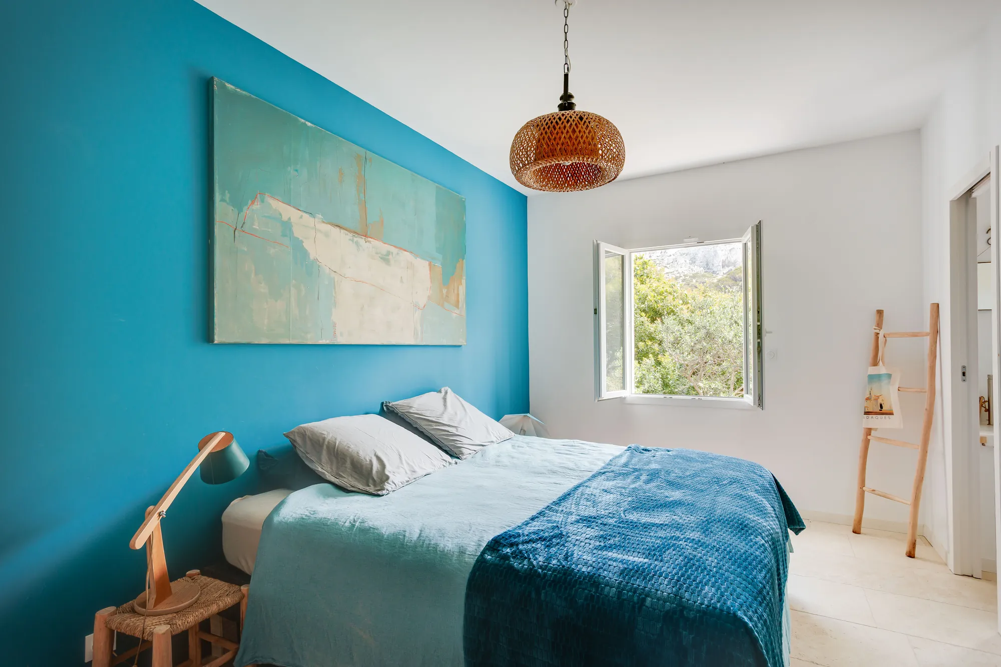 Chambre avec œuvre d'art, villa aux Goudes