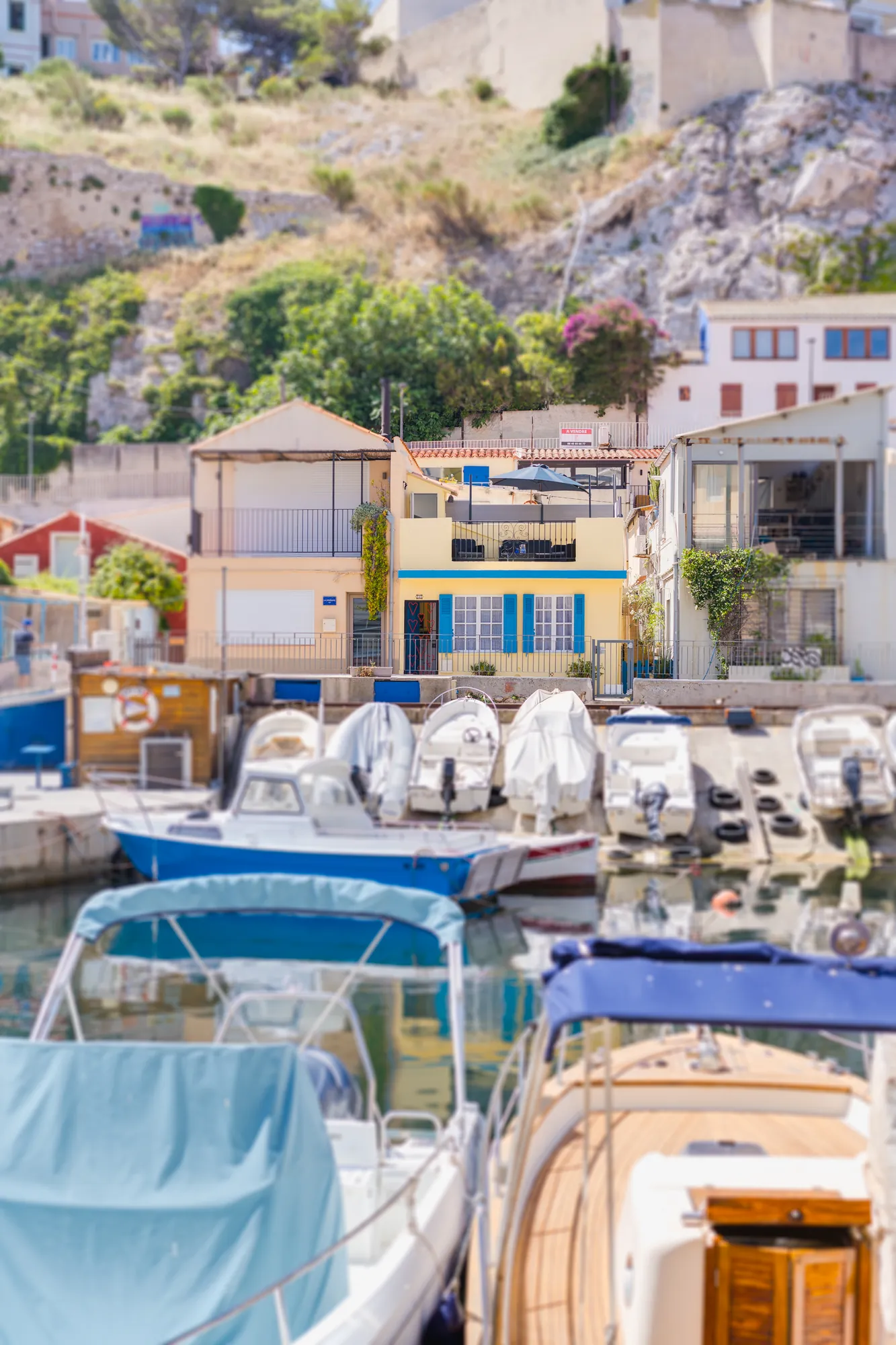 Vue carte postale sur le port du Vallon des Auffes