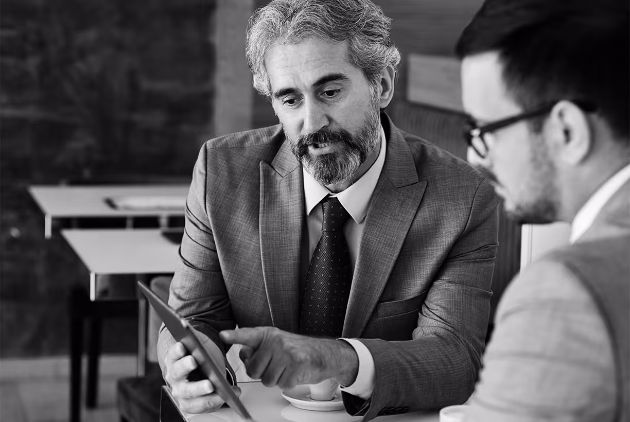 Conseiller Valeran en séance de diagnostic avec un client, audit simple et bilan financier complet pour dirigeants et artisans
