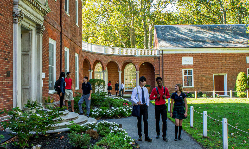 Knox School students walking across campus.