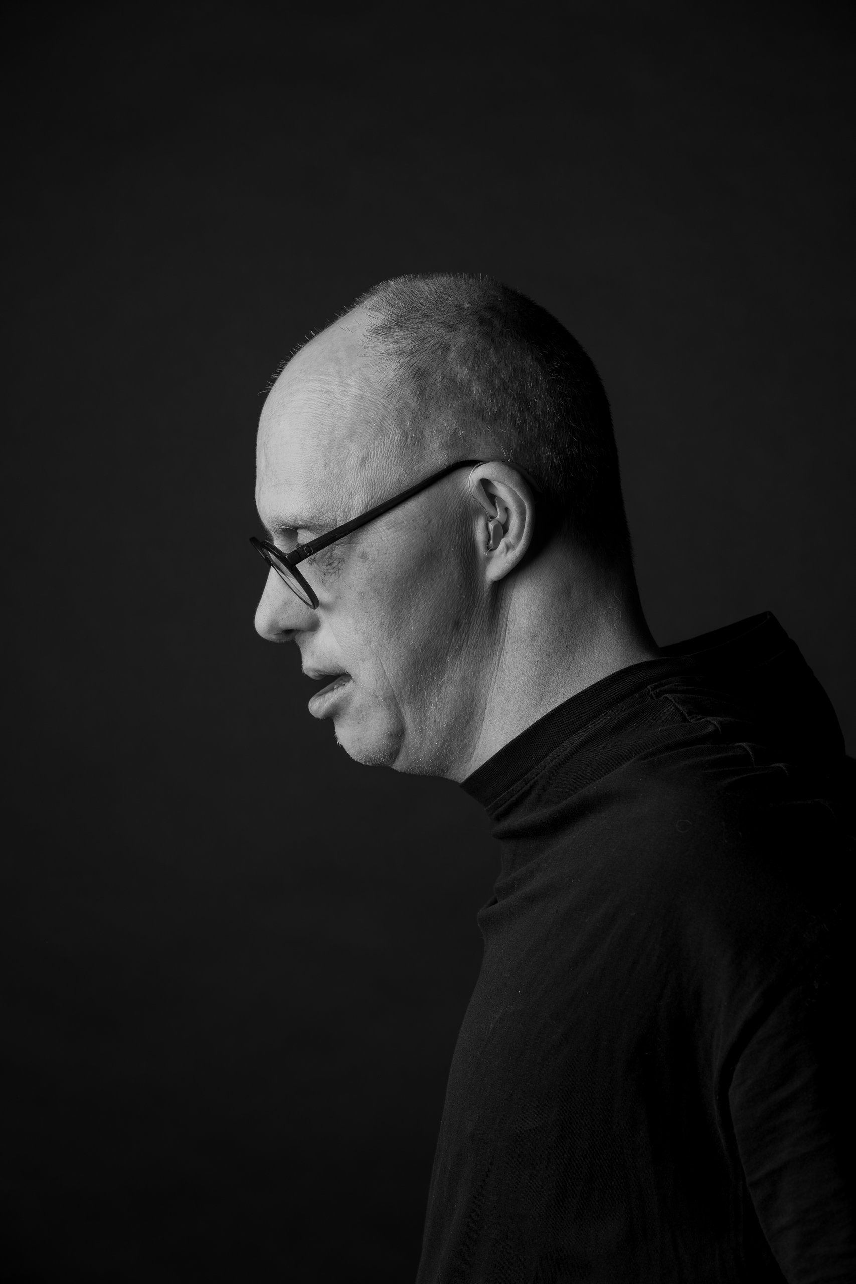 Profile portrait of Willem in black and white