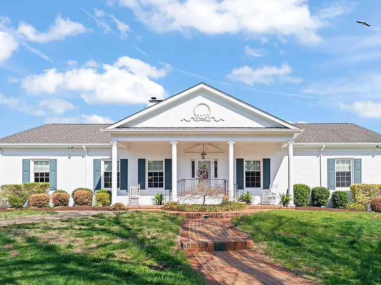 Kerr Lake waterfront home - 24 Bluewater Lane