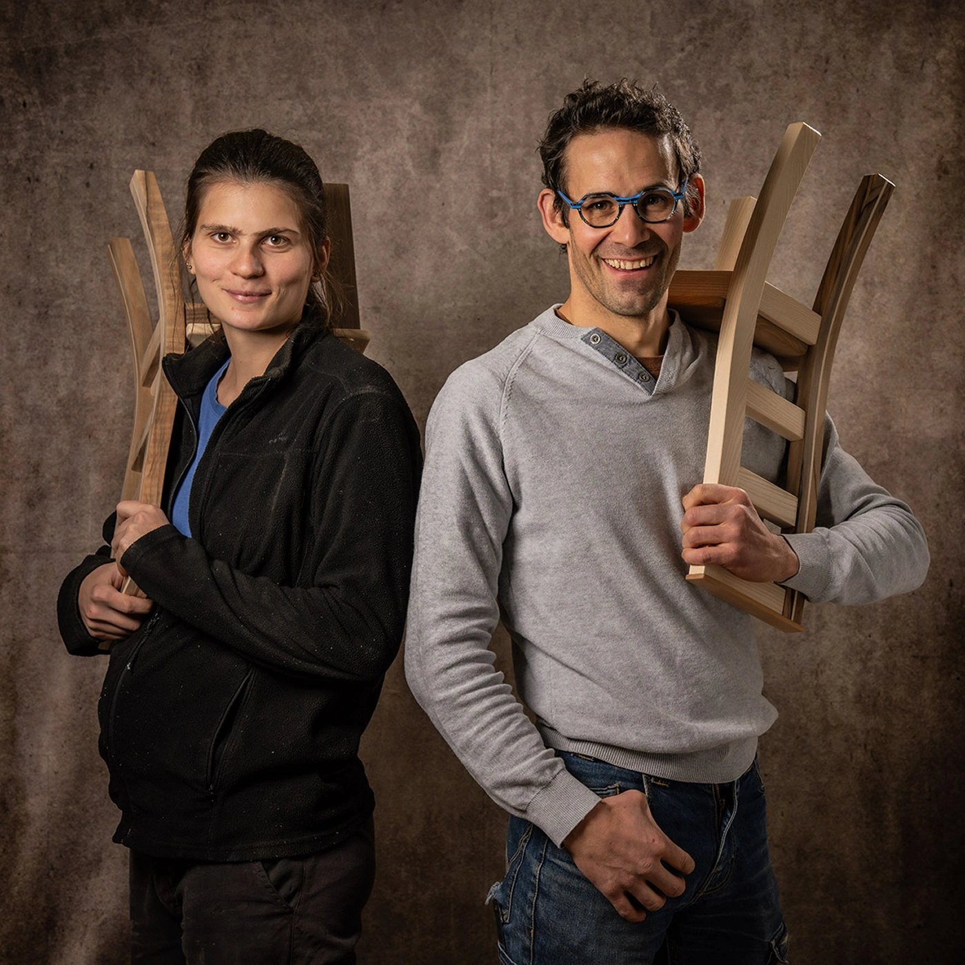 Photographie d'un duo d'artisan ébénistes