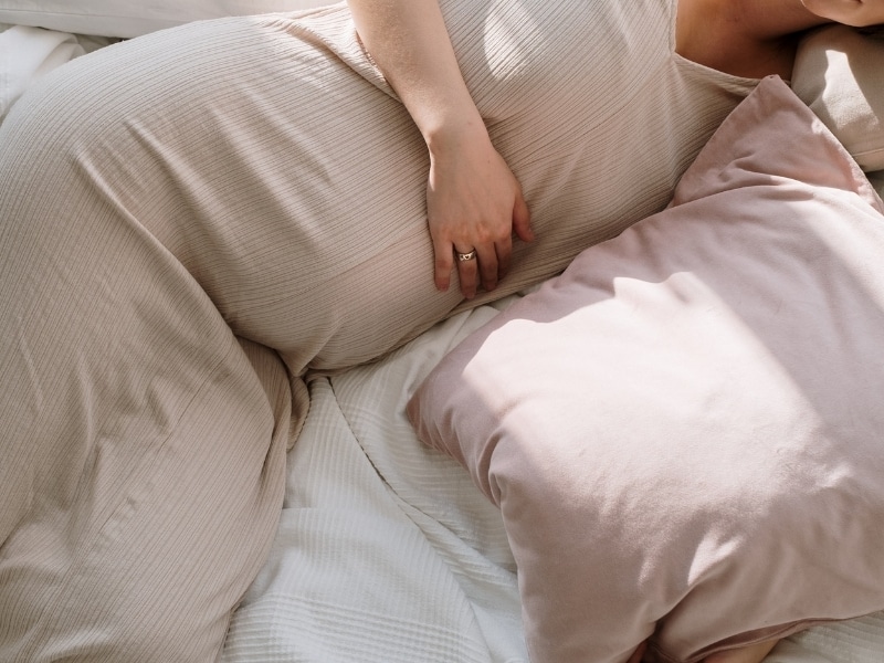 Schlafen mit Babybauch