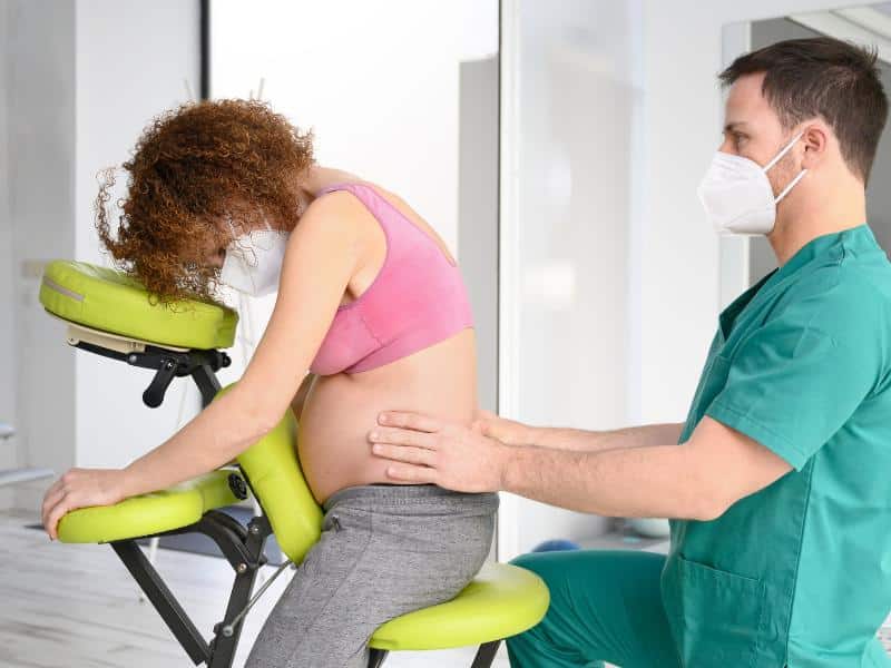 Osteopathie kann gerade im dritten trimester der Schwangerschaft sehr hilfreich sein um Beschwerden zu lindern.