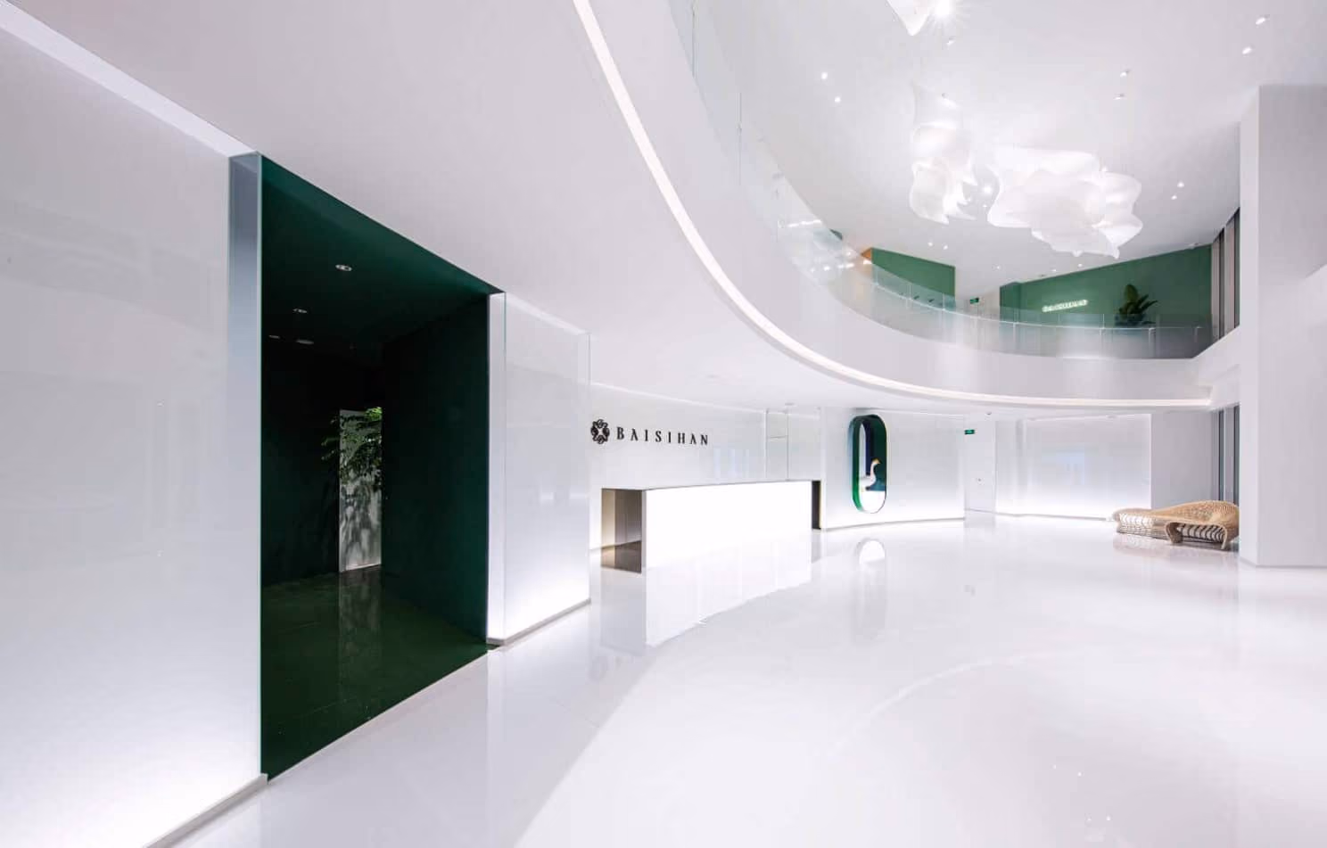 From Technology To Art: How Retail Will Conquer The Senses In 2024