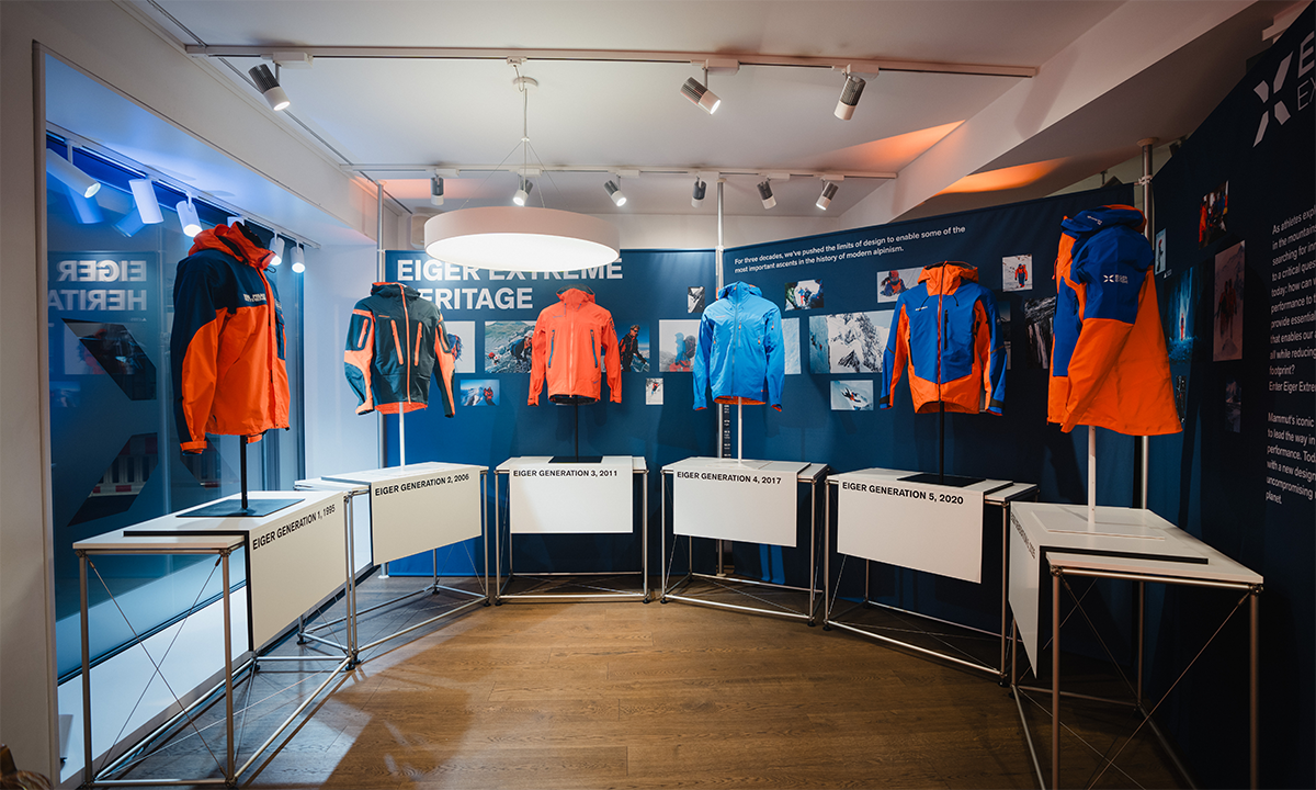 Jacken der fünf Eiger-Extreme-Generationen auf einer Zeitleiste im Mammut-Store