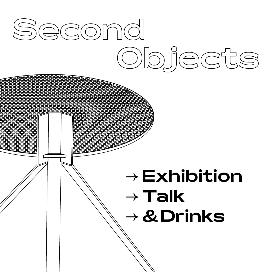 Porträt der beiden Macher des Second-Objects-Projekts vor weißer Wand.