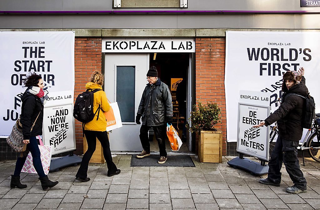 Sustainable pop-up stores: Ekoplaza, Polestar and 2nd Peak set trends