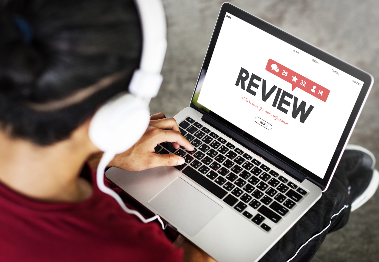 A person filling a customer review on a laptop.