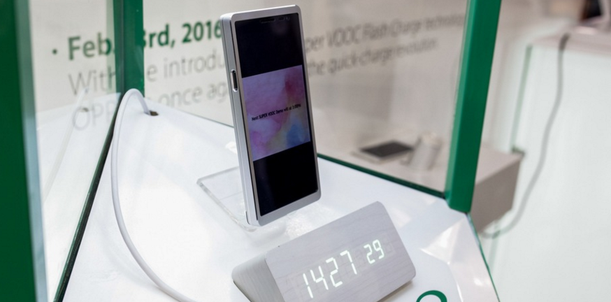 Oppo Shows a Phone That can Charge From 0 to 100% Real Quick