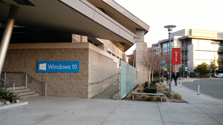 Microsoft Offers Windows 10 Upgrade For Mobile Devices on Windows 8.1