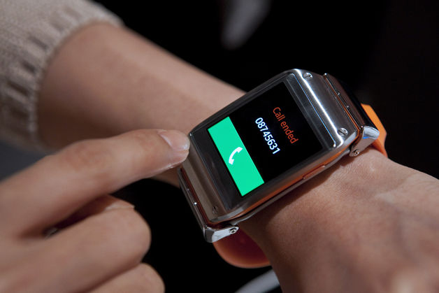 Drivers warned over smartwatch use in cars
