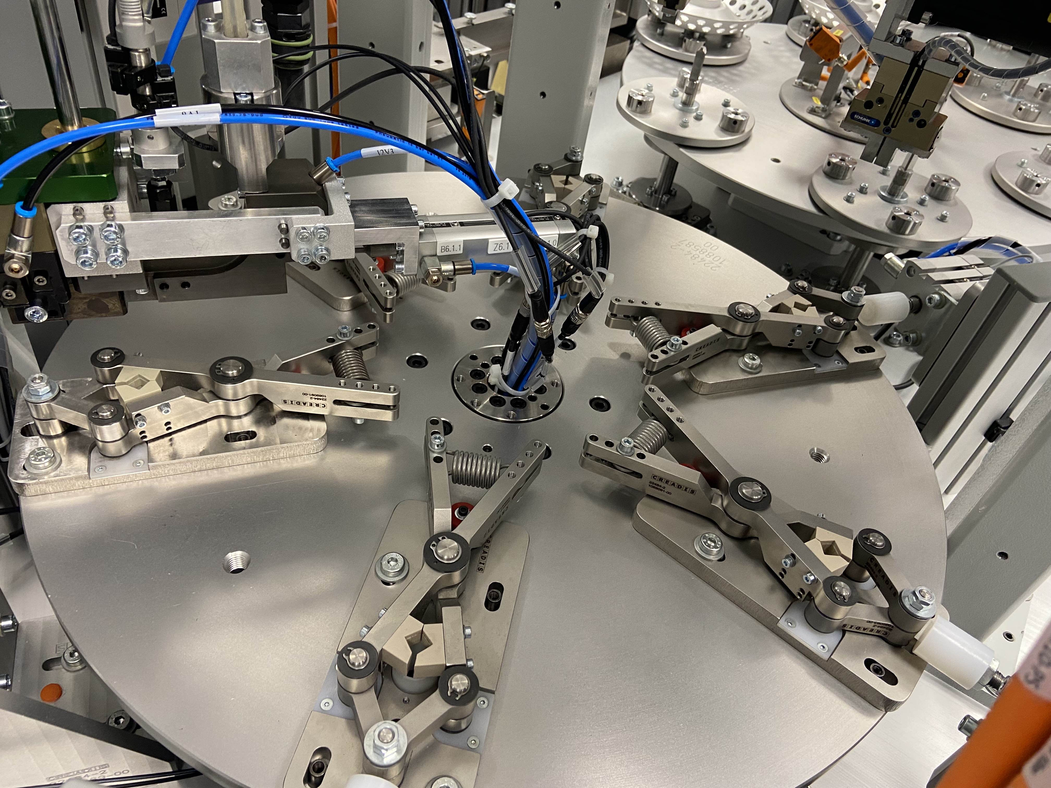 Rotary indexing table and tooling inside the automated probe-processing system