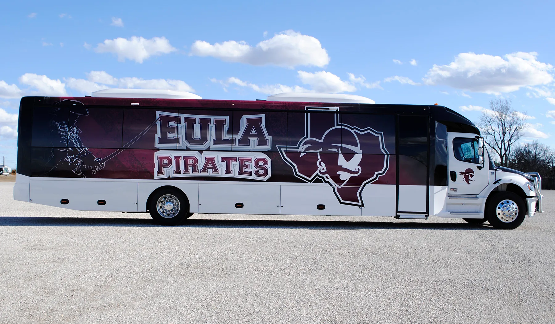 Side view of a Eula Pirates Ultra Coachliner wrapped by National Wrap Co.