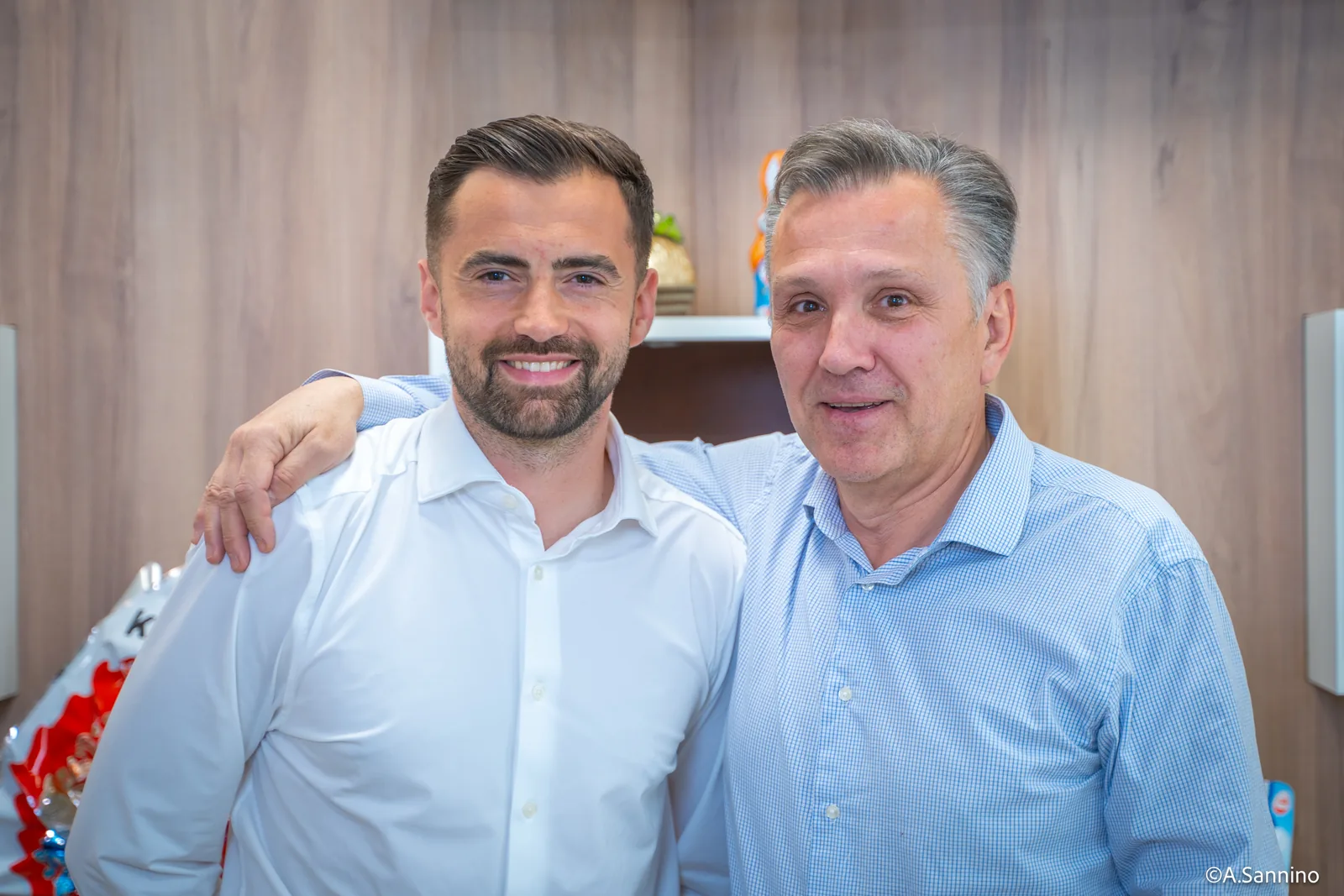 Anthony De Jésus, coordinateur d’activité, et Pierre-Yves Delorme, directeur national des ventes de Ferrero
