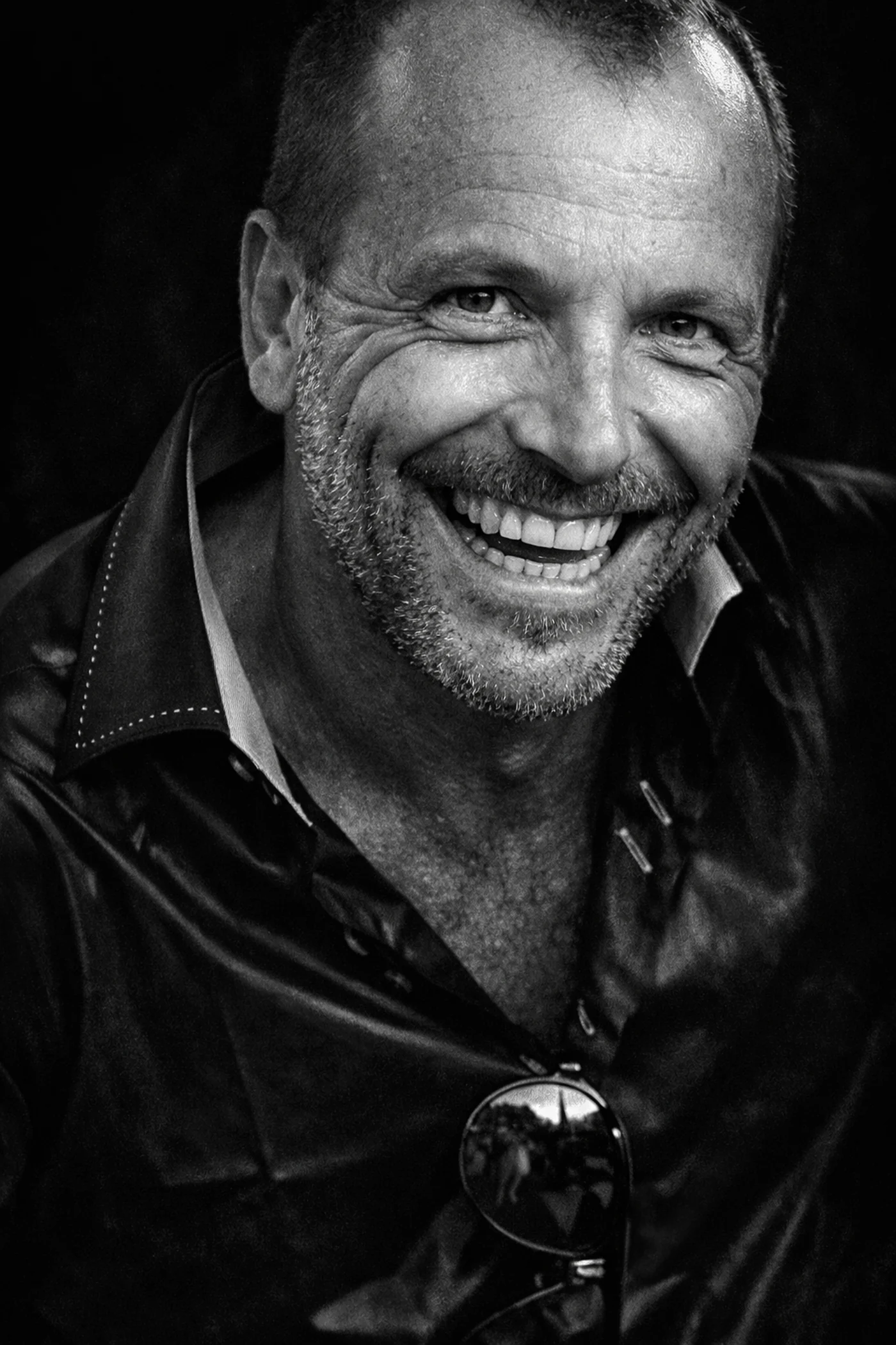 Portrait de Benoît Vandenberge en noir et blanc, souriant